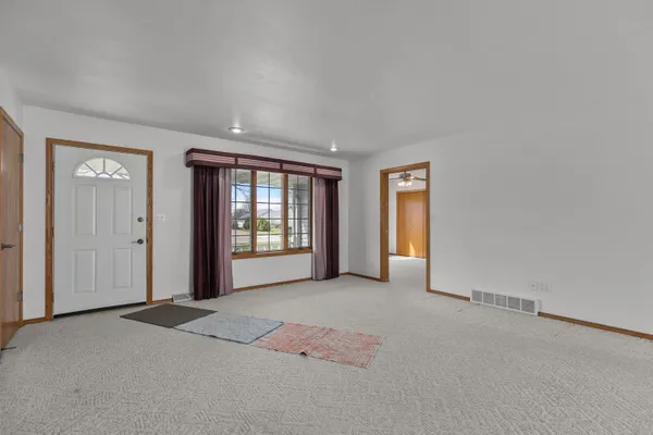 $378,800 | 2412 Lupine Court, Menasha, WI 54952