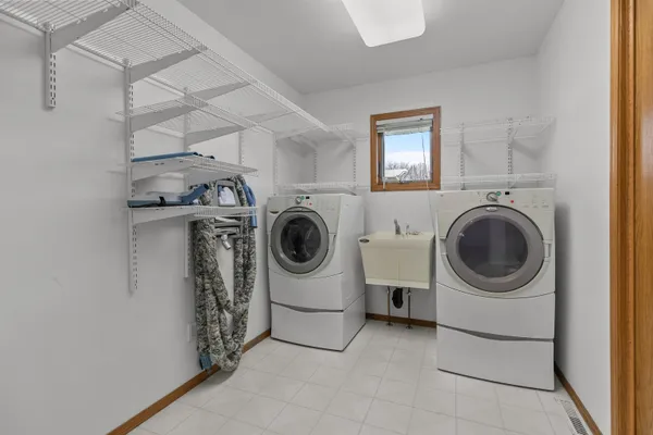 $378,800 | 2412 Lupine Court, Menasha, WI 54952