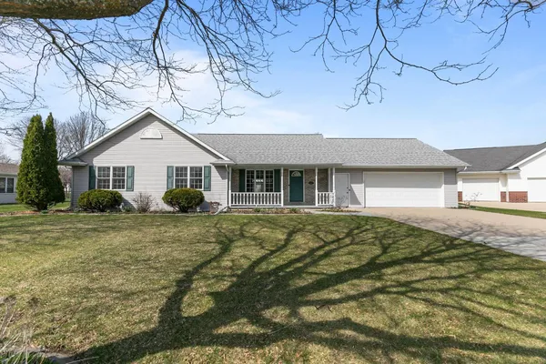 $378,800 | 2412 Lupine Court, Menasha, WI 54952