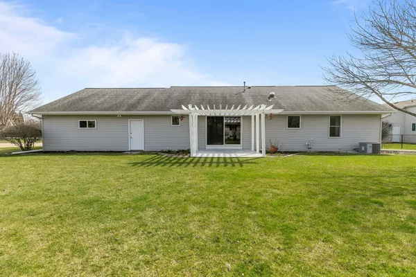 $378,800 | 2412 Lupine Court, Menasha, WI 54952