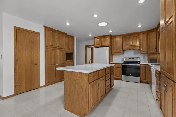 $378,800 | 2412 Lupine Court, Menasha, WI 54952