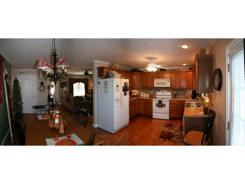 Dining area to living room