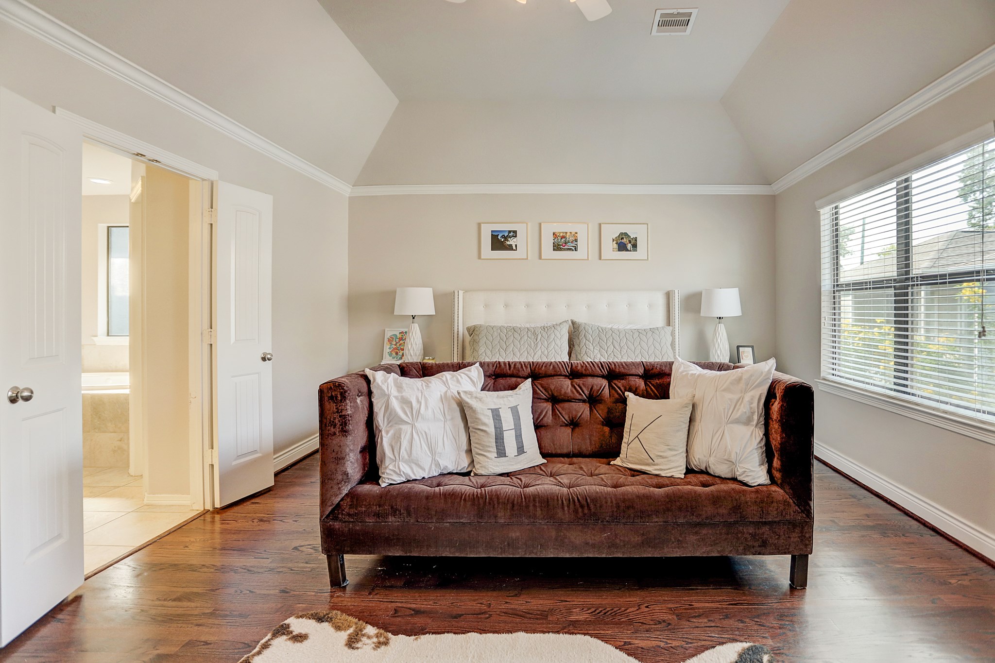 213 West 26th Street Houston, TX 77008 - Photo 14 of 33 a bedroom with a bed and wooden floor