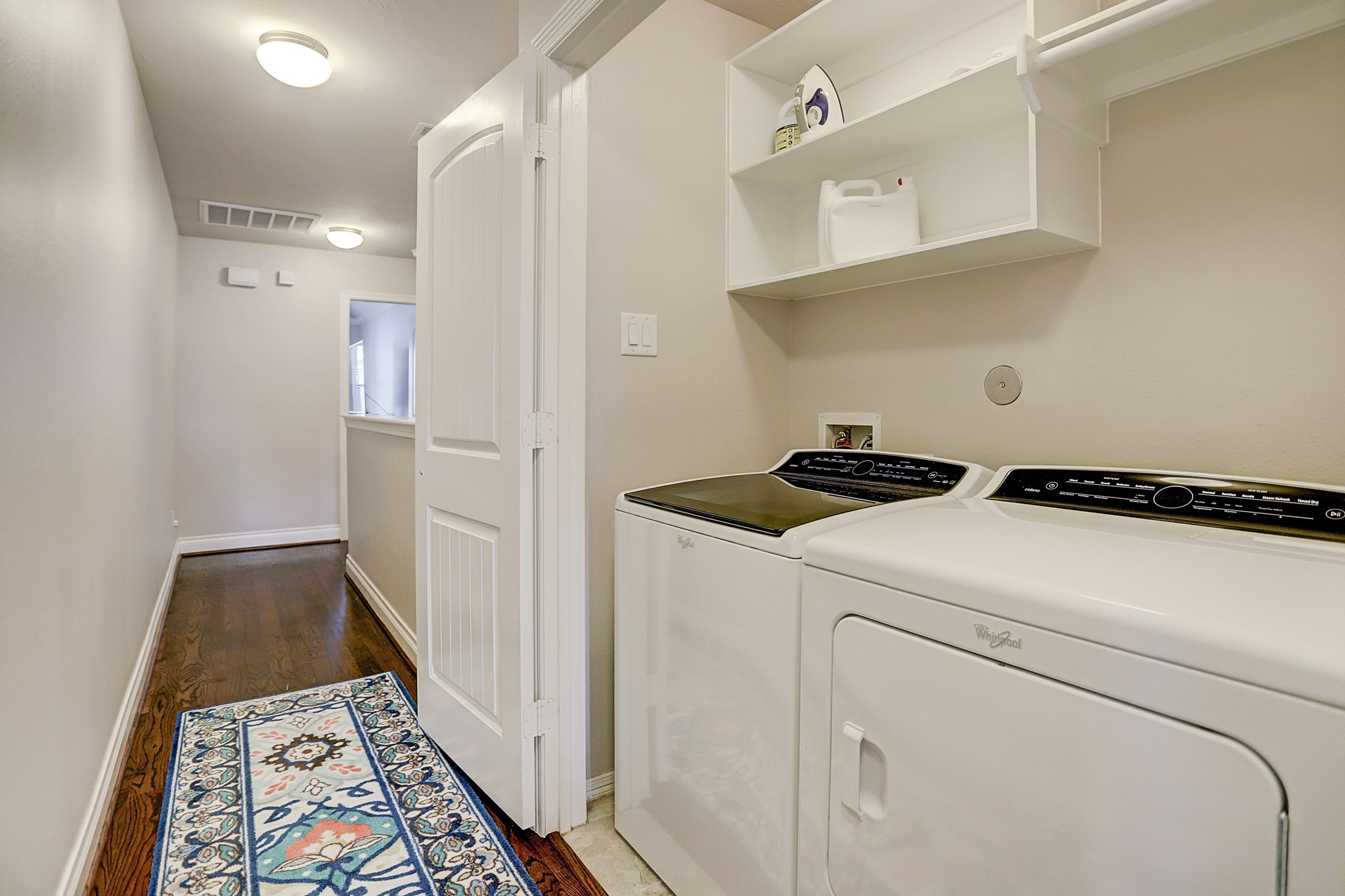 213 West 26th Street Houston, TX 77008 - Photo 19 of 33 a view of hallway with washer and dryer