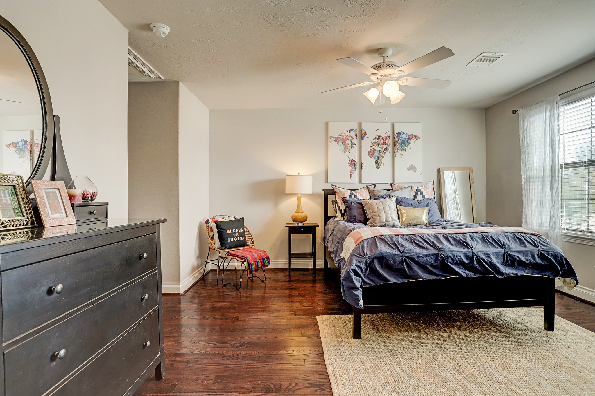 213 West 26th Street Houston, TX 77008 - Photo 21 of 33 a spacious bedroom with a bed and wooden floor