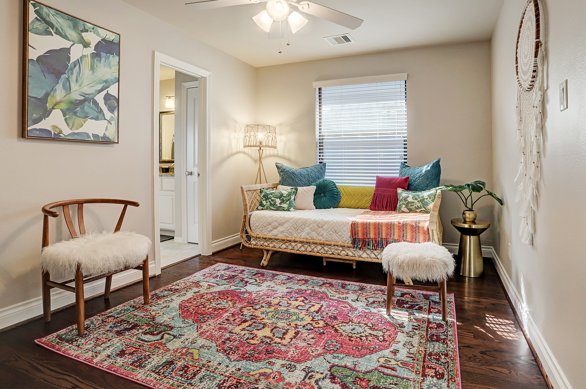 213 West 26th Street Houston, TX 77008 - Photo 23 of 33 a bedroom with furniture and a rug