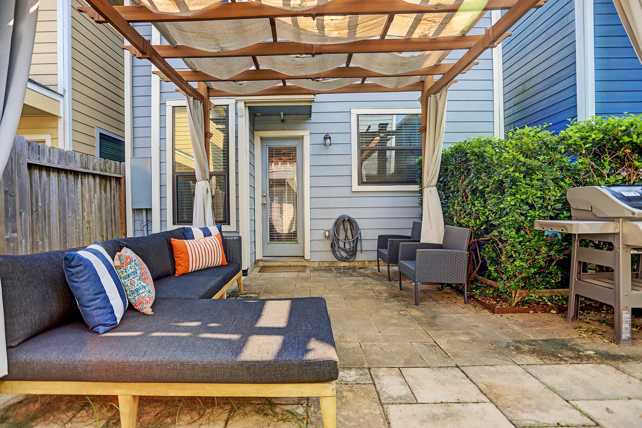 213 West 26th Street Houston, TX 77008 - Photo 24 of 33 a view of a patio with couches chairs and a potted plant