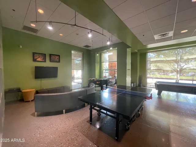 a view of a livingroom with furniture and a ceiling fan