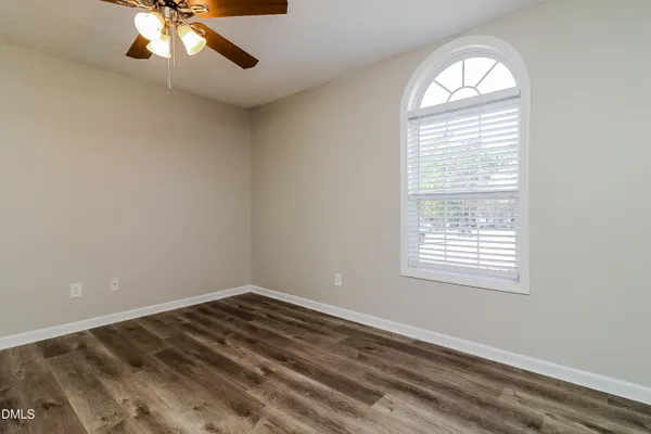 a view of empty room with window