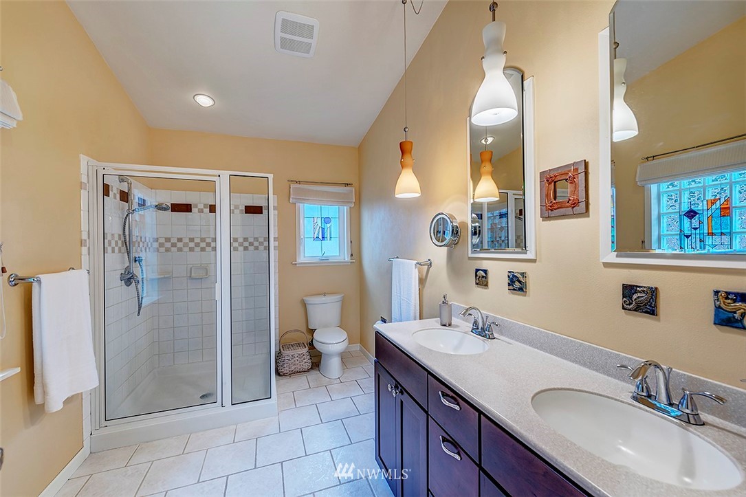 1036 Daley Street Edmonds, WA 98020 - Photo 14 of 21 Gallery Image 14