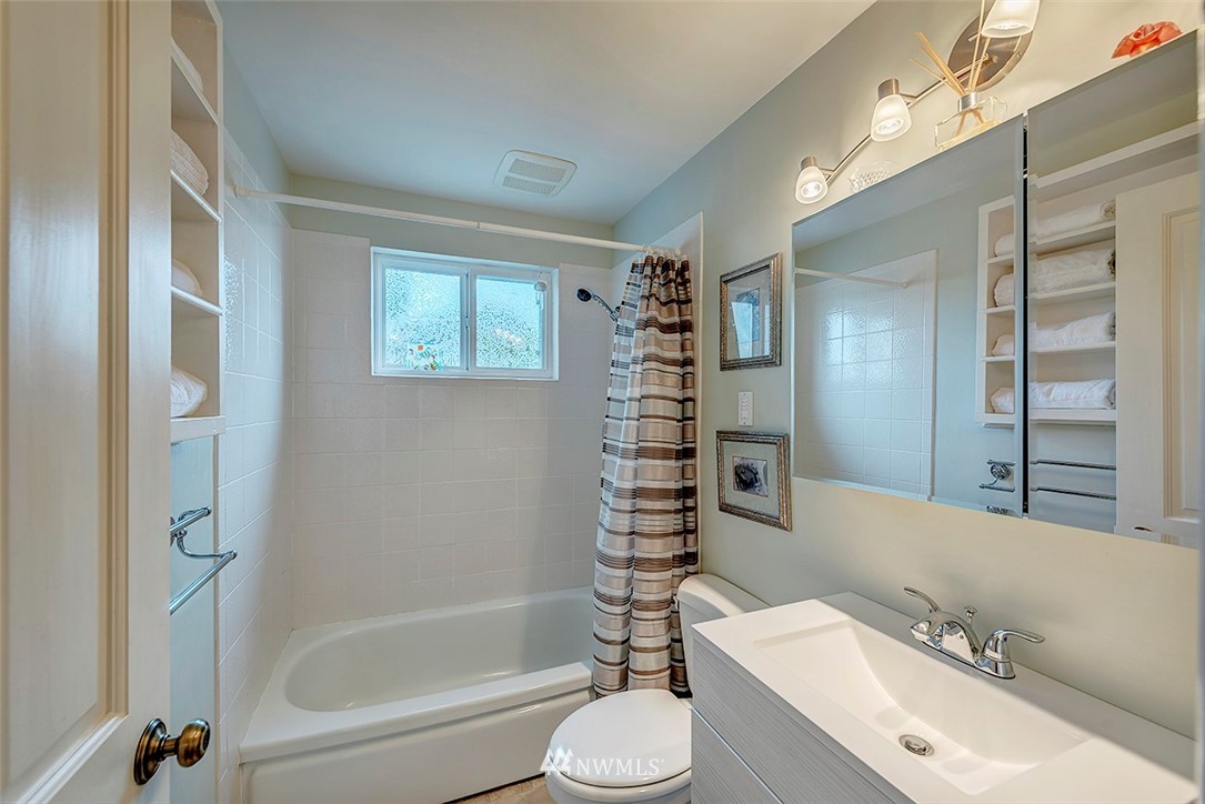 1036 Daley Street Edmonds, WA 98020 - Photo 17 of 21 Gallery Image 17