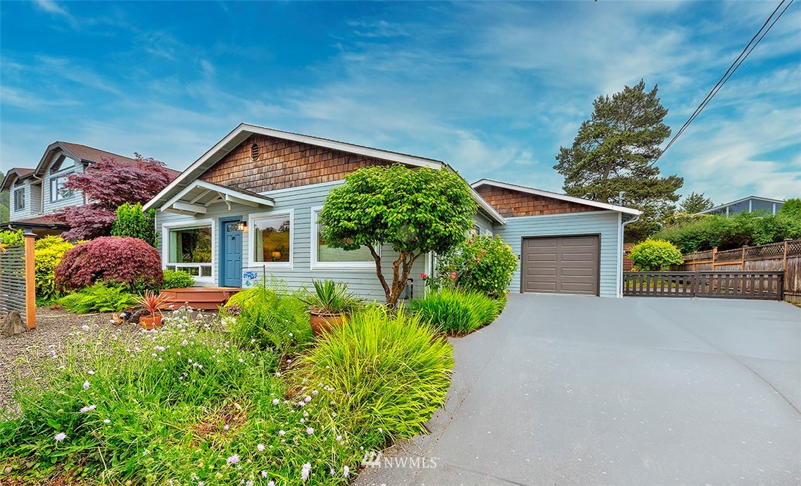 1036 Daley Street Edmonds, WA 98020 - Photo 3 of 21 Gallery Image 3