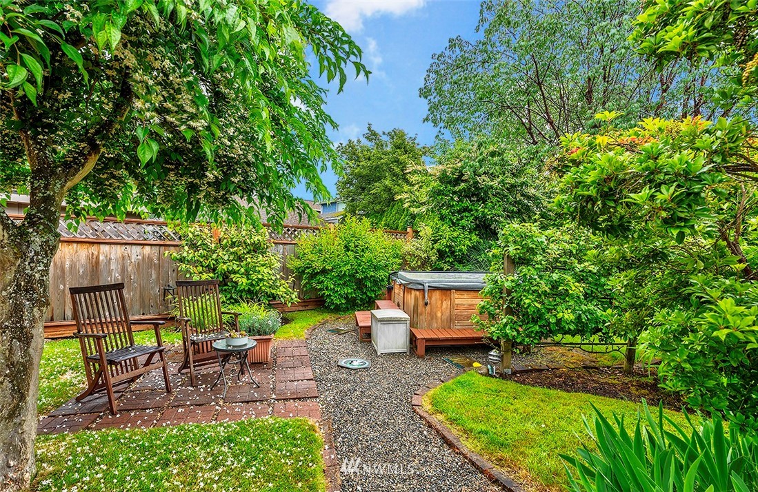1036 Daley Street Edmonds, WA 98020 - Photo 4 of 21 Gallery Image 4