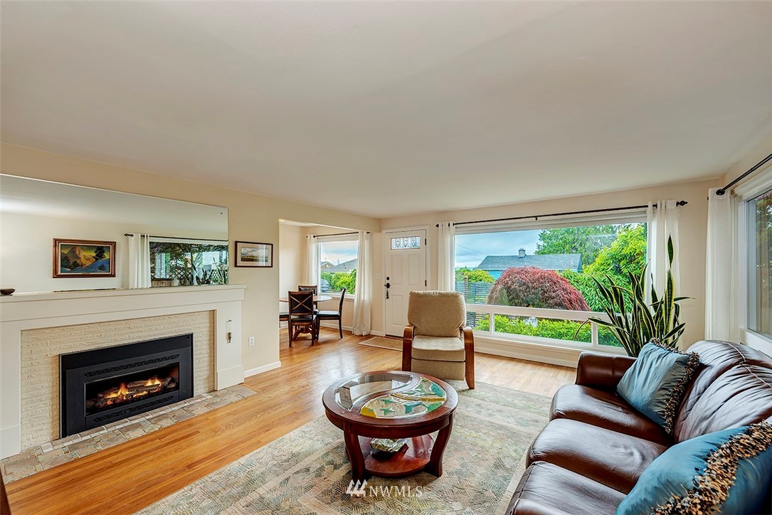 1036 Daley Street Edmonds, WA 98020 - Photo 5 of 21 Gallery Image 5