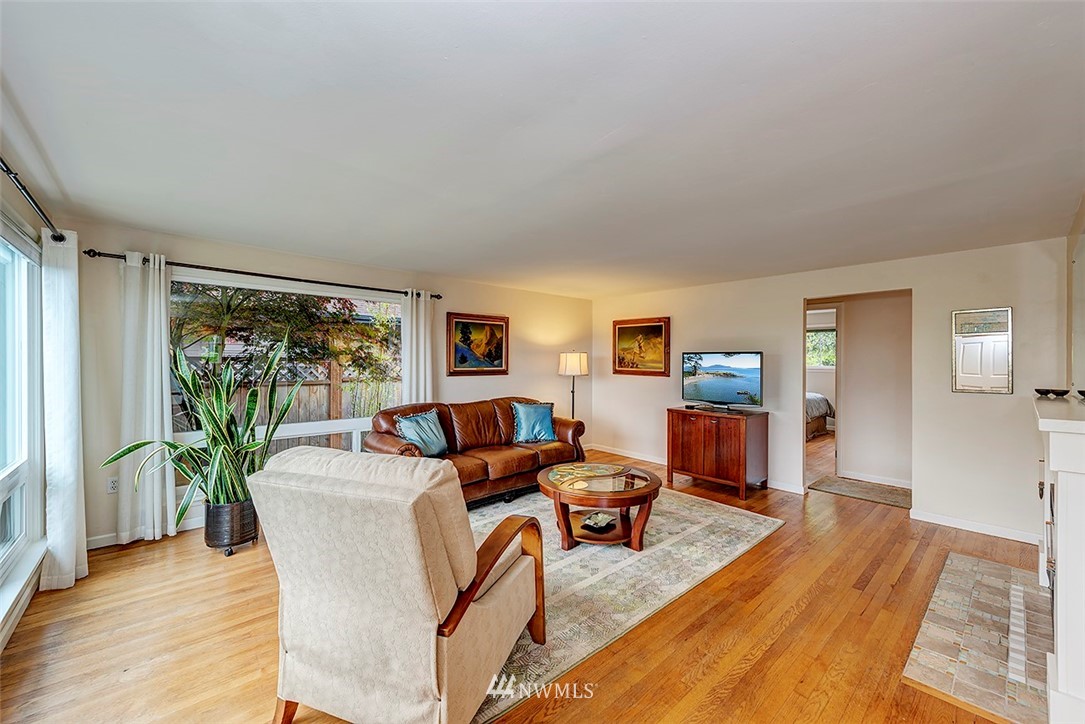 1036 Daley Street Edmonds, WA 98020 - Photo 6 of 21 Gallery Image 6