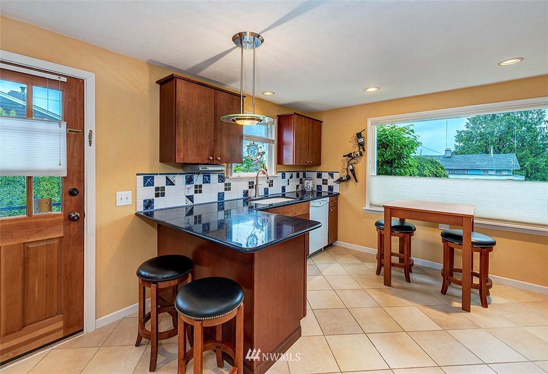 1036 Daley Street Edmonds, WA 98020 - Photo 8 of 21 Gallery Image 8