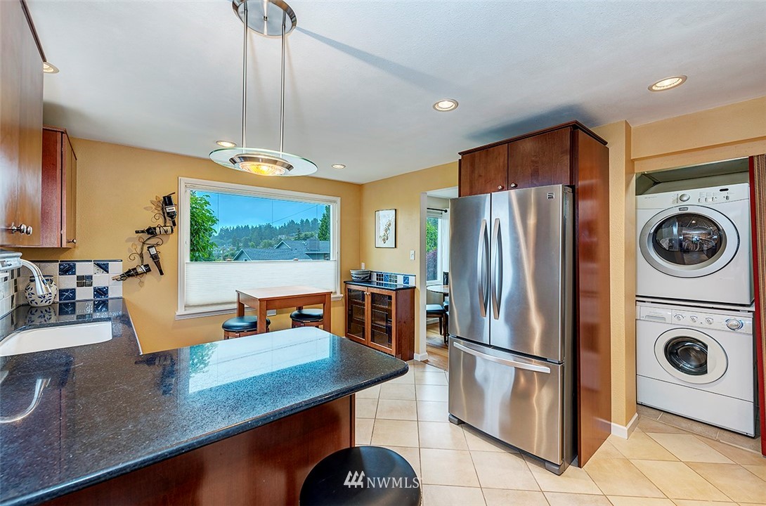 1036 Daley Street Edmonds, WA 98020 - Photo 9 of 21 Gallery Image 9