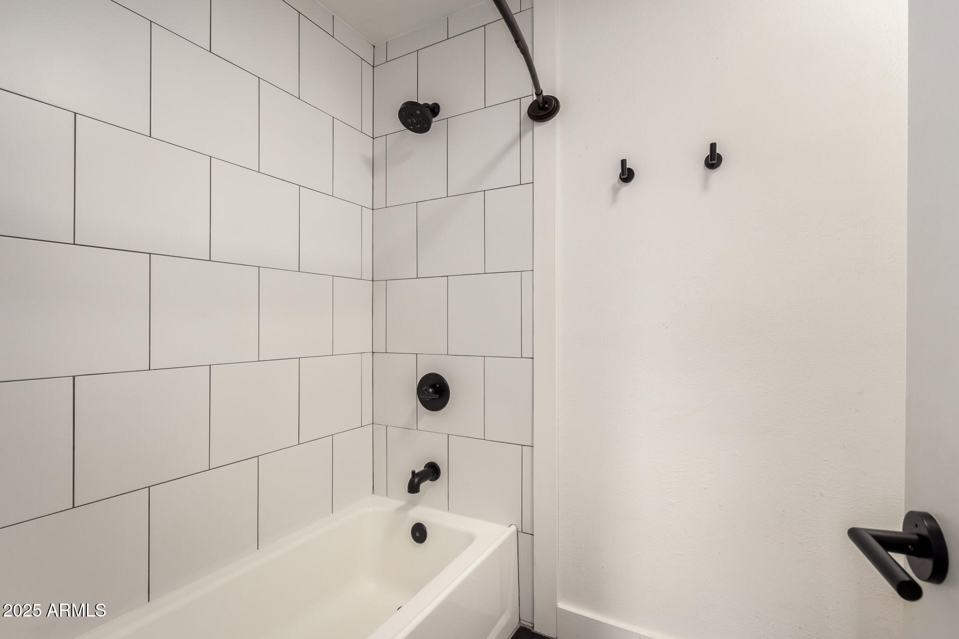 1621 North Chippewa Drive Chandler, AZ 85224 - Photo 16 of 25 a bathroom with a bathtub and shower