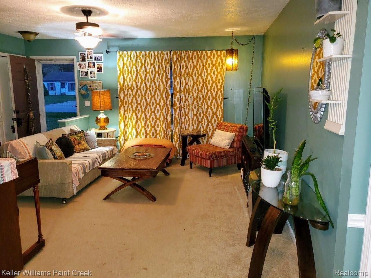 1780 June Avenue Rochester, MI 48309 - Photo 5 of 14 Livingrm.jpg