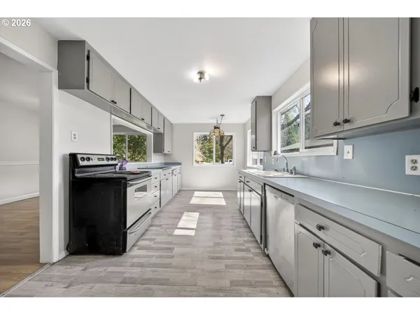 $479,000 | 1355 Days Creek Cutoff Road, Myrtle Creek, OR 97457