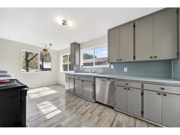 $479,000 | 1355 Days Creek Cutoff Road, Myrtle Creek, OR 97457