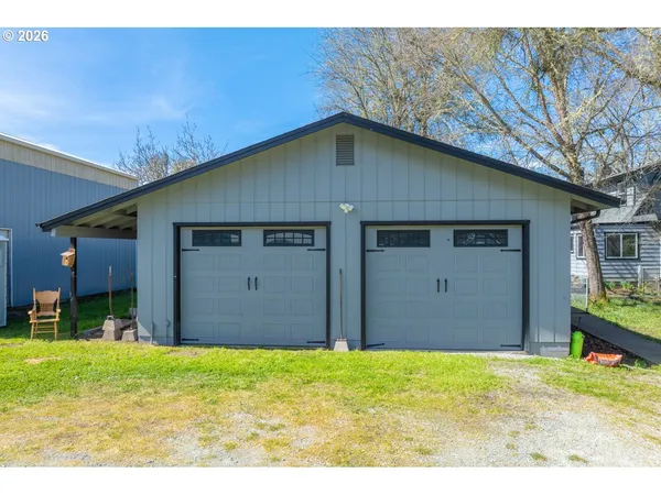 $479,000 | 1355 Days Creek Cutoff Road, Myrtle Creek, OR 97457