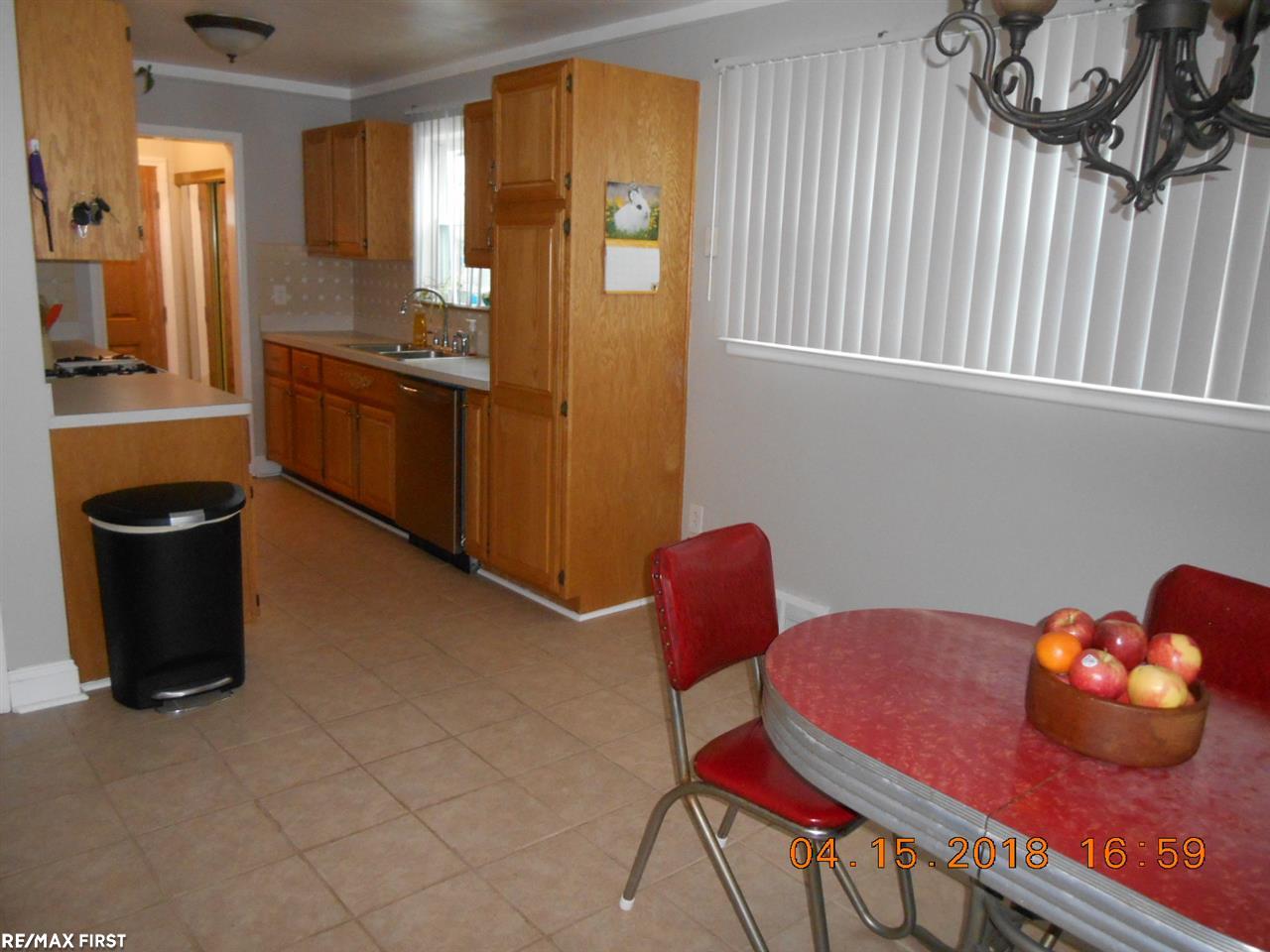 17908 Winsome Road Fraser, MI 48026 - Photo 9 of 15 31344847-8.JPG