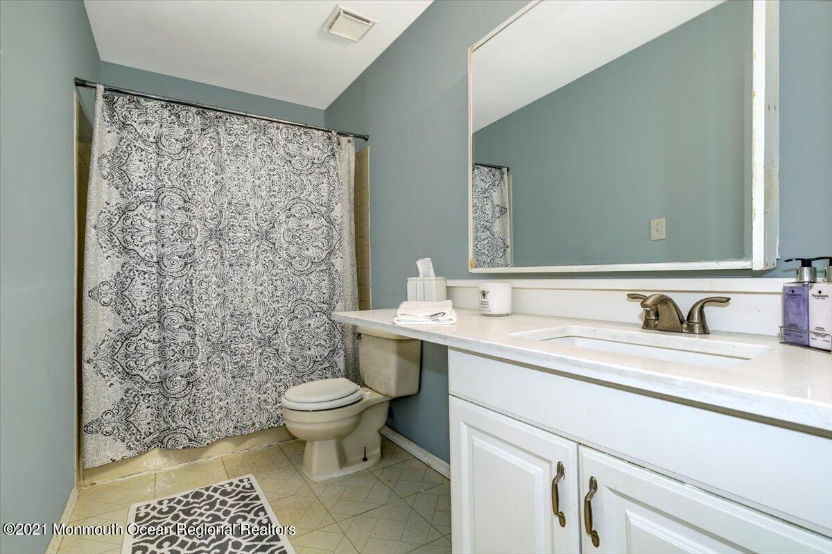 109 Creek Road Brick, NJ 08724 - Photo 12 of 18 Upstairs main bath
