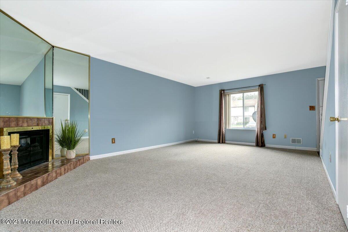 109 Creek Road Brick, NJ 08724 - Photo 2 of 18 Large living room