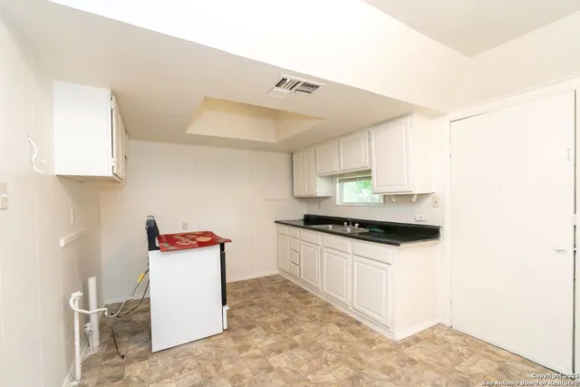 $925 | 6950 Lark Haven Lane, Unit 2, San Antonio, TX 78263