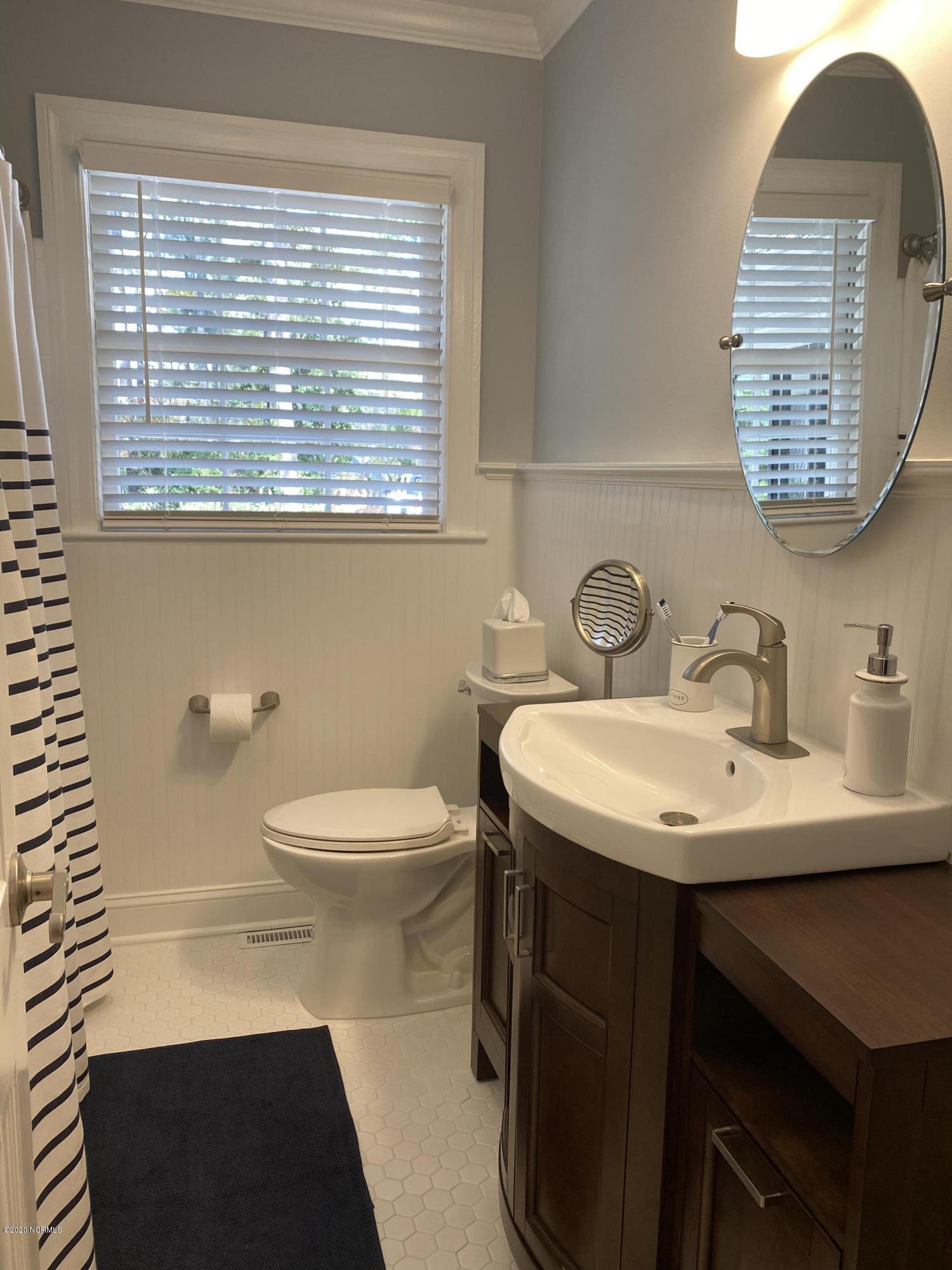 804 Raleigh Rd Parkway West Wilson, NC 27893 - Photo 20 of 35 HALL BATH