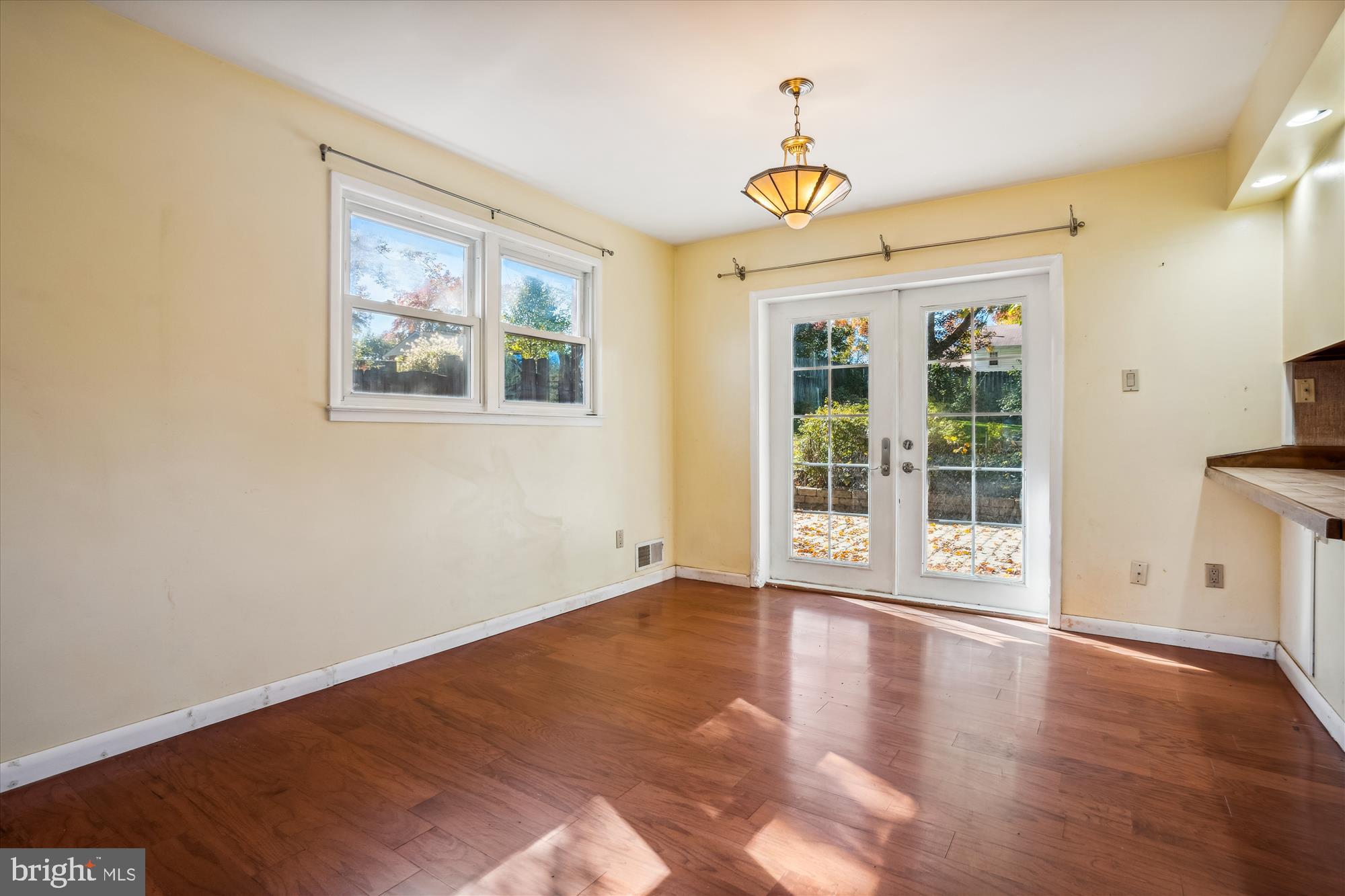 5406 Nutting Drive Springfield, VA 22151 - Photo 8 of 48 Dining room
