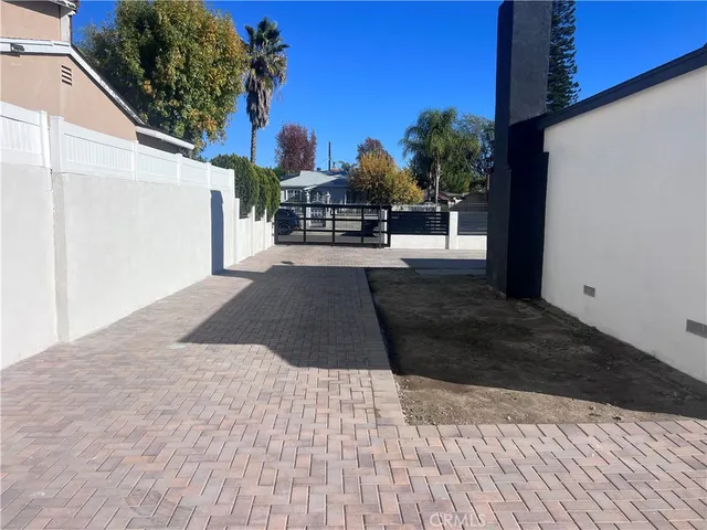 a view of a back yard of the house