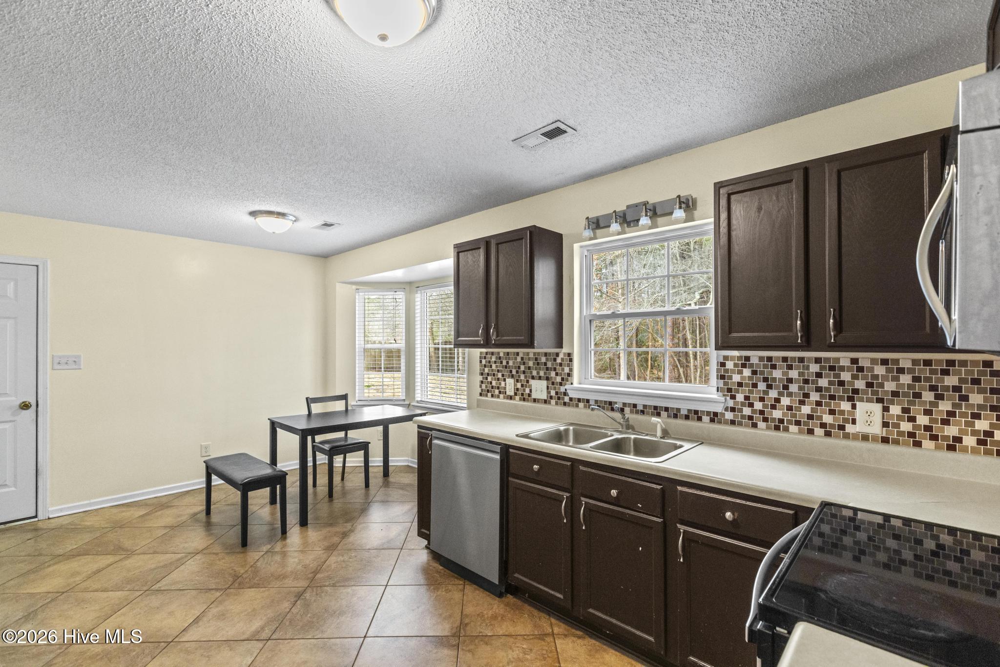 105 Grismill Road Jacksonville, NC 28540 - Photo 9 of 31 425A5750