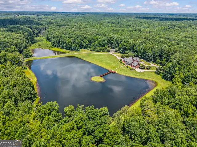 a view of a back yard of a house