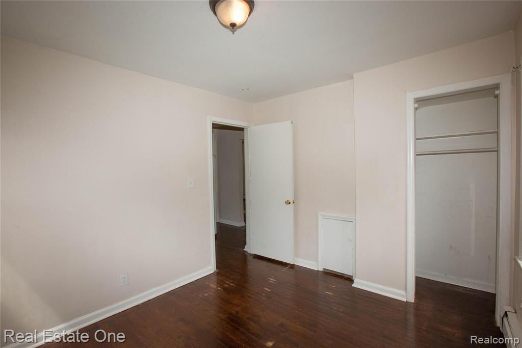 24553 Flower Avenue Eastpointe, MI 48021 - Photo 12 of 18