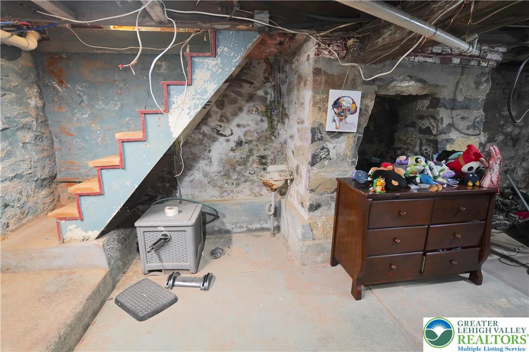 3863 Mauch Chunk Road Coplay, PA 18037 - Photo 26 of 33 a view of entryway