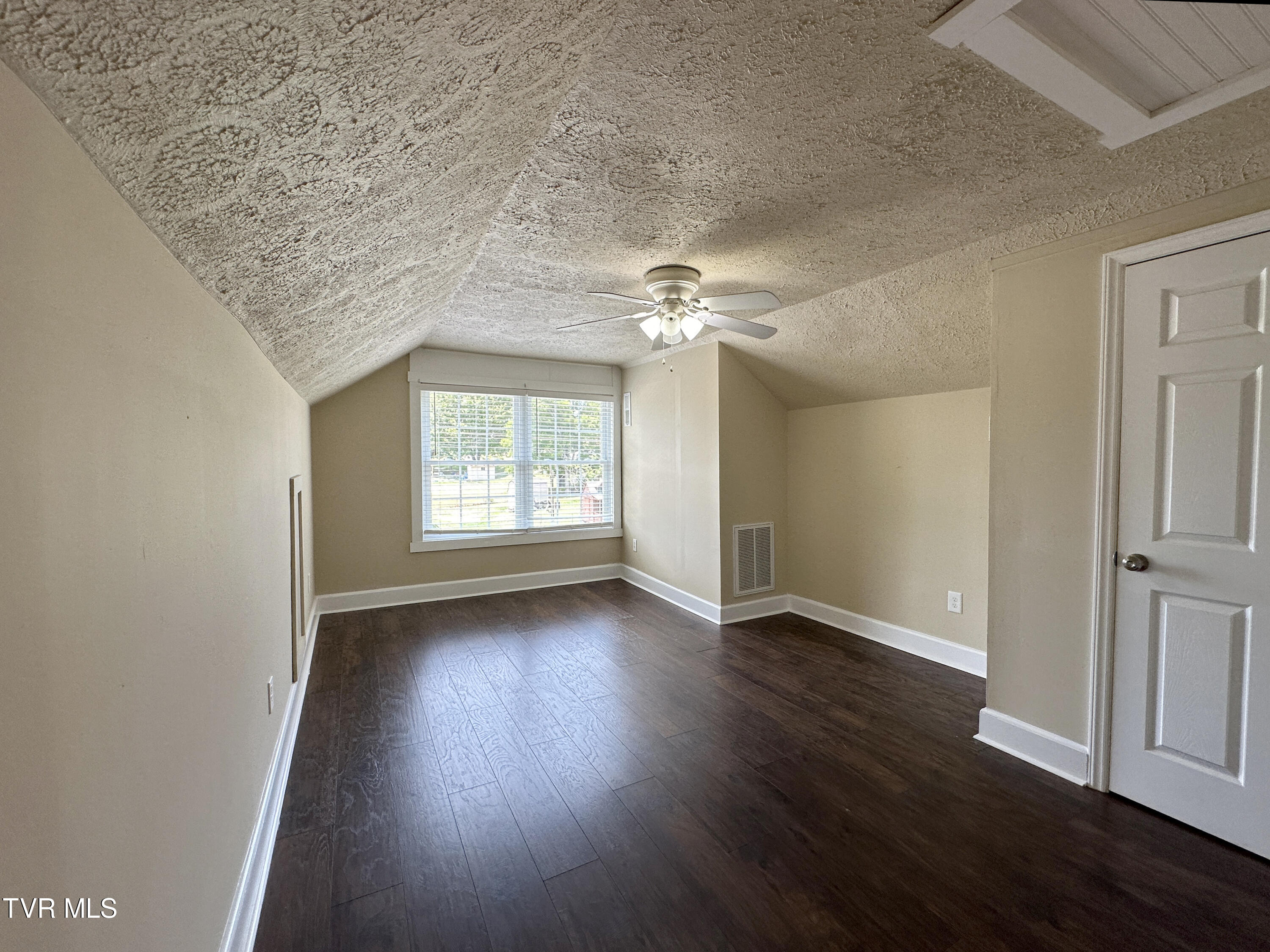 2224 Indian Ridge Road Johnson City, TN 37604 - Photo 17 of 18 2224 Indian Ridge Rd 17