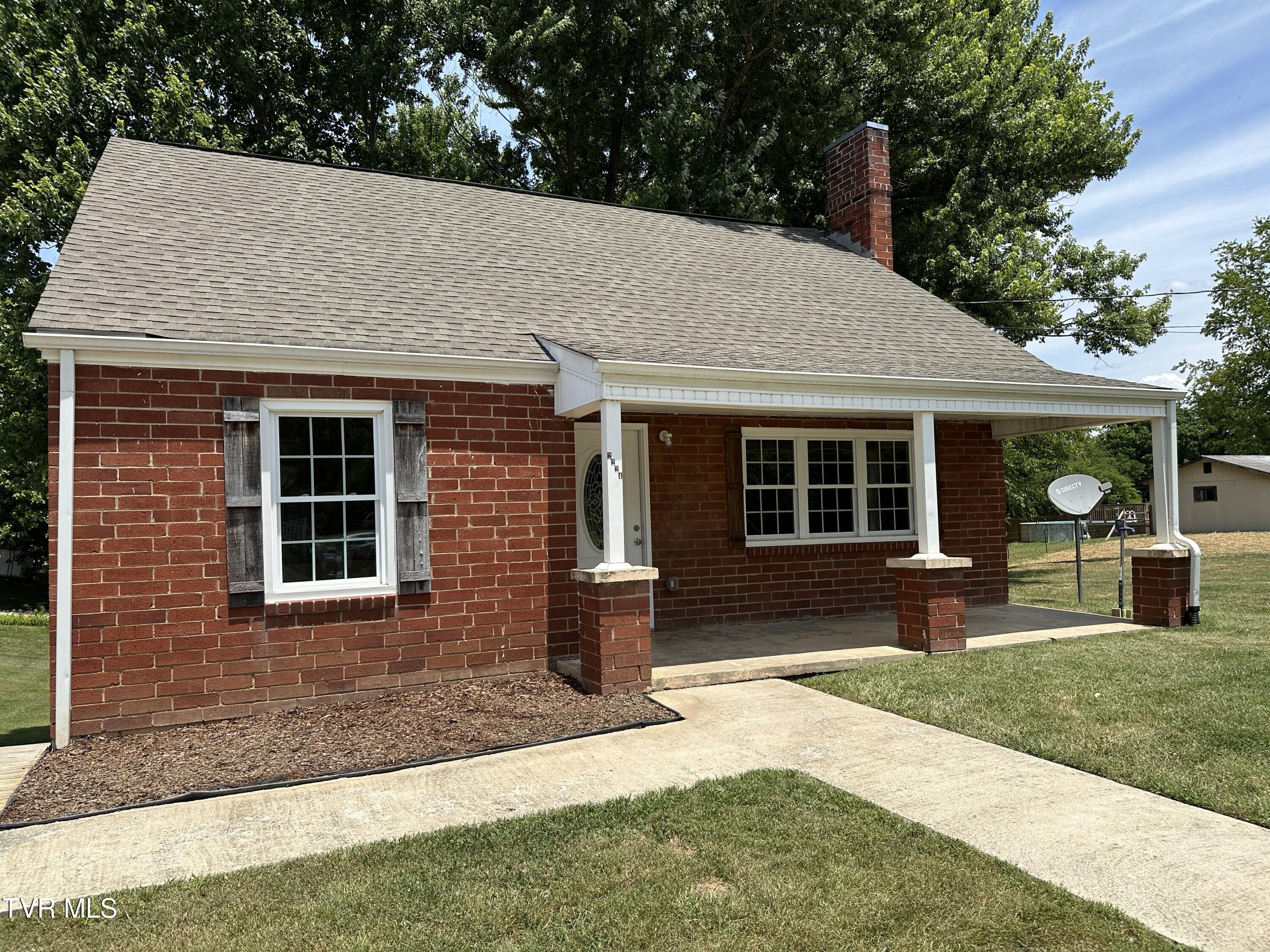 2224 Indian Ridge Road Johnson City, TN 37604 - Photo 3 of 18 2224 Indian Ridge Rd 03