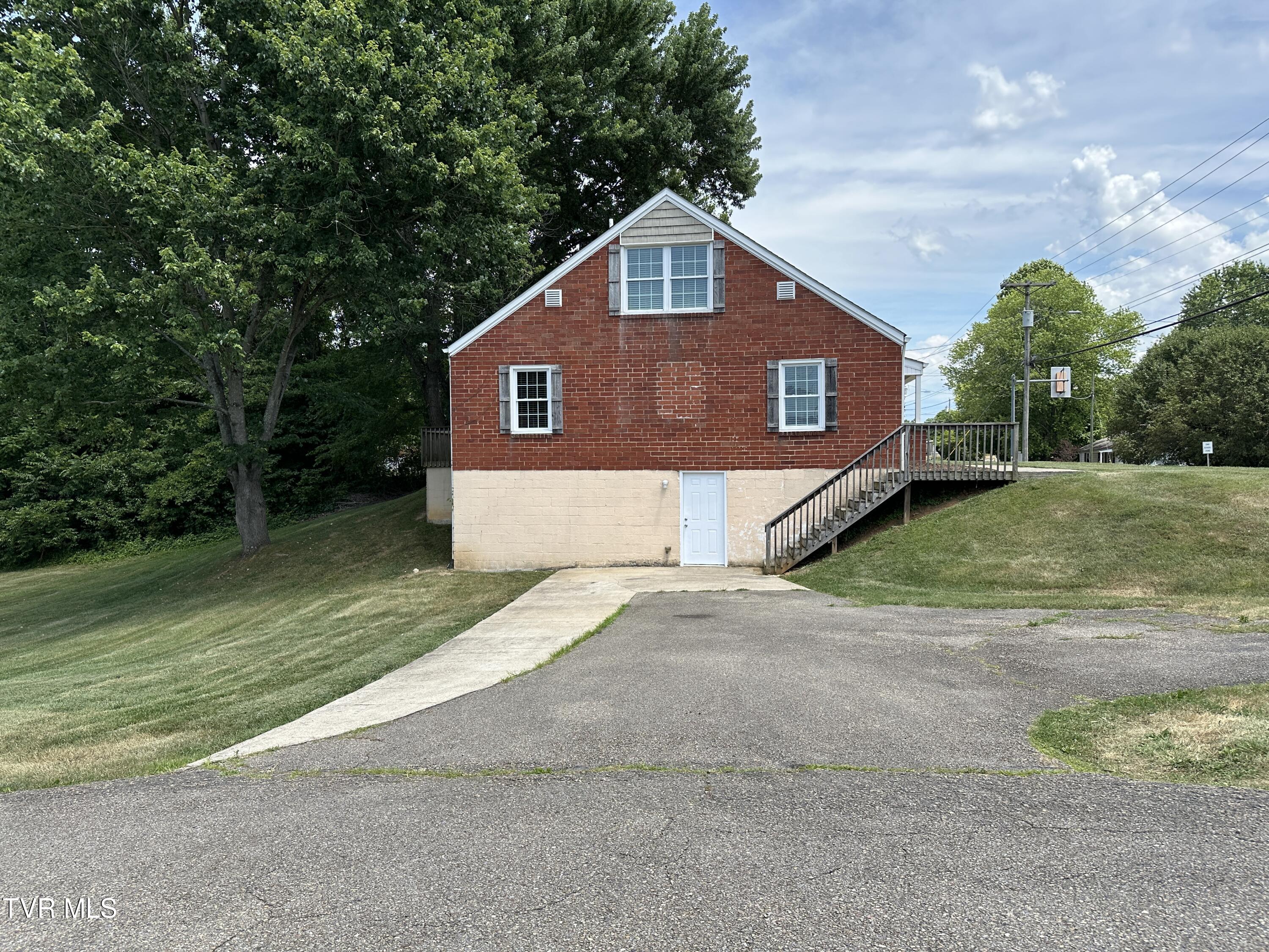 2224 Indian Ridge Road Johnson City, TN 37604 - Photo 5 of 18 2224 Indian Ridge Rd 05