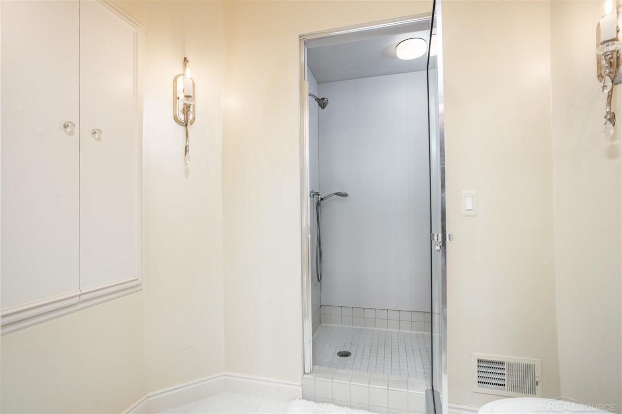 1 Provencal Road Grosse Pointe Farms, MI 48236 - Photo 41 of 87