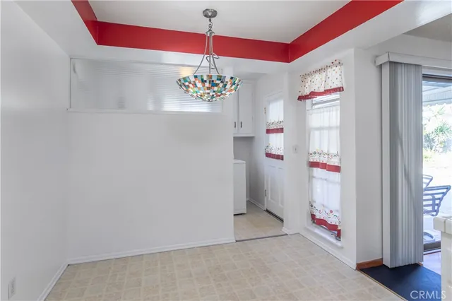 a view of entryway with window