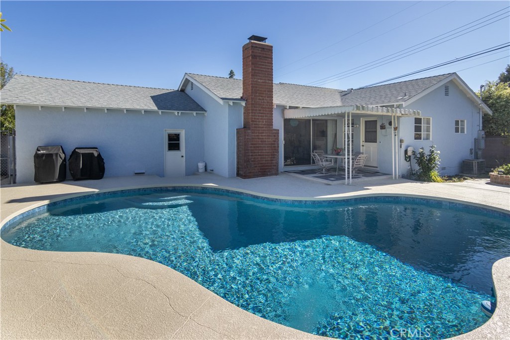 11543 Swinton Avenue Granada Hills, CA 91344 - Photo 24 of 24 a front view of a house with garden