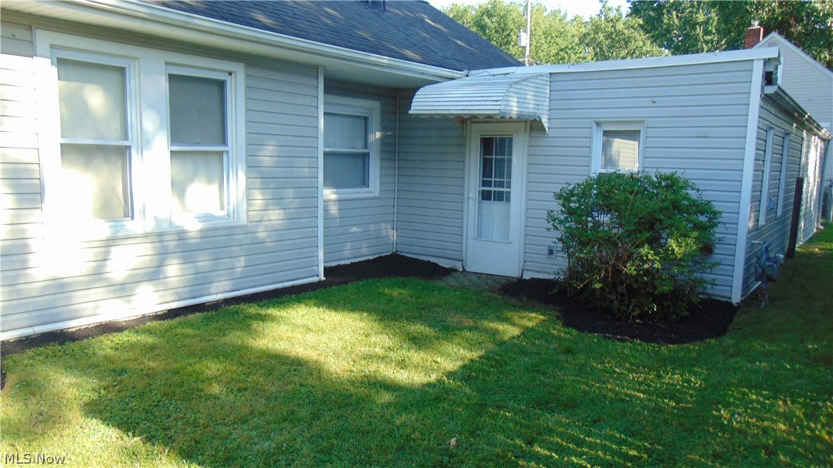 34090 Roberts Road Eastlake, OH 44095 - Photo 4 of 42