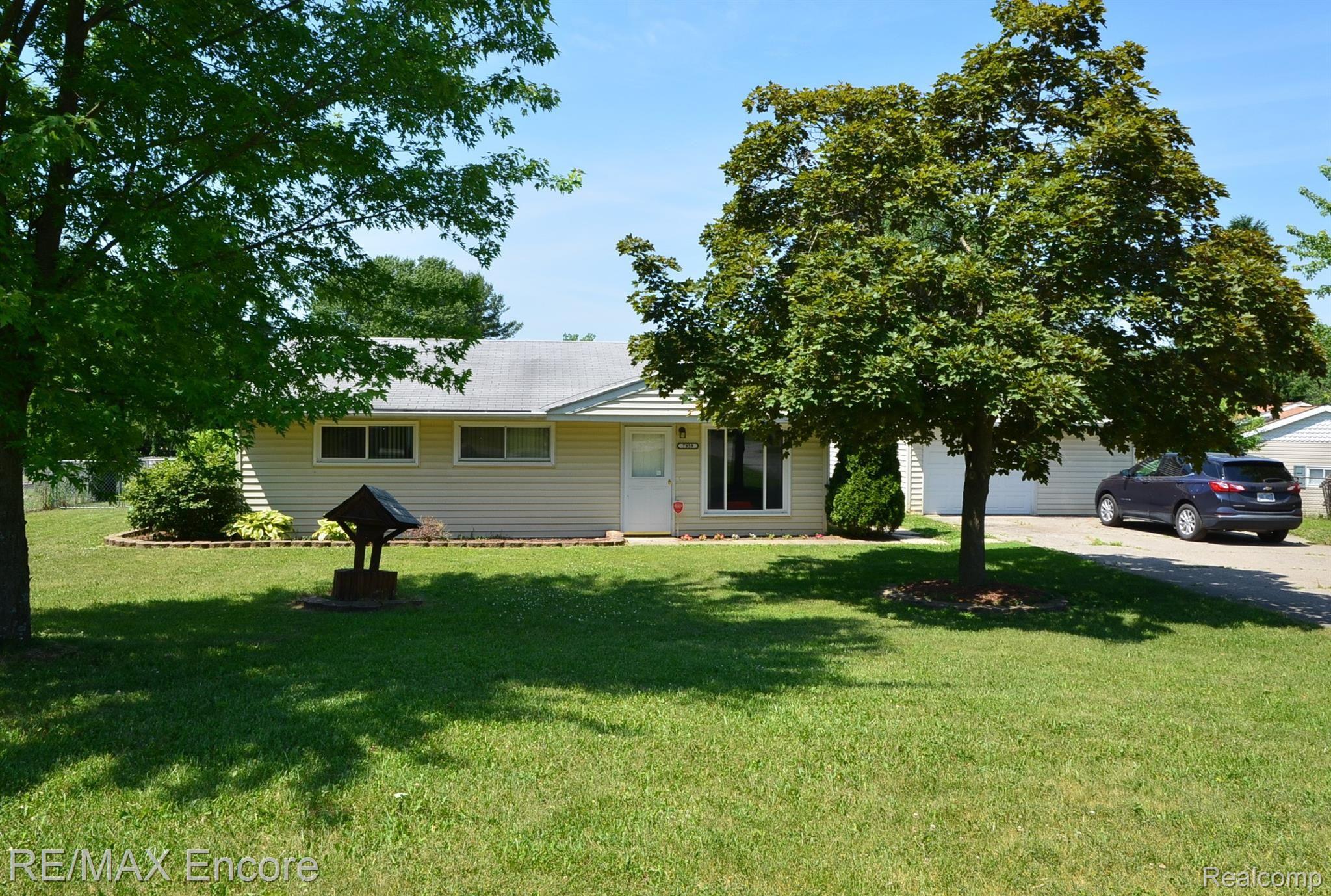 7859 Dubuque Road Clarkston, MI 48348 - Photo 1 of 39 DSC_0128.JPG