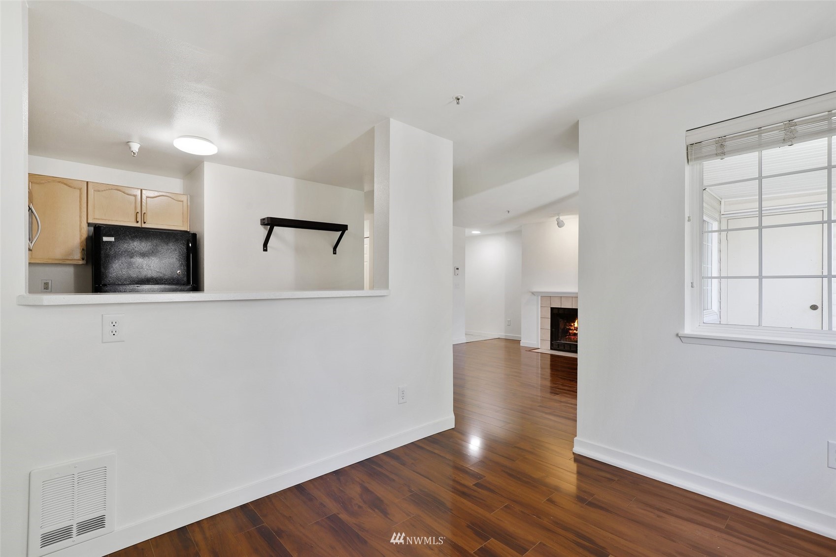 949 Aberdeen Avenue Northeast, Unit B104 Renton, WA 98056 - Photo 7 of 20 a view of an empty room with wooden floor and a window
