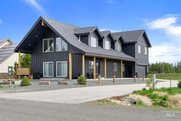 $950,000 | 13142 Hawks Bay Road, Donnelly, ID 83615