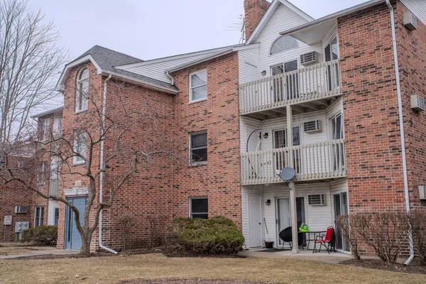 $1,600 | 1345 Cunat Court, Unit 3D, Lake In The Hills, IL 60156
