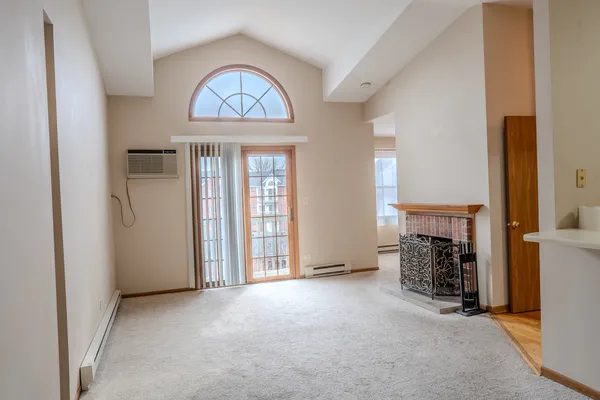 $1,600 | 1345 Cunat Court, Unit 3D, Lake In The Hills, IL 60156