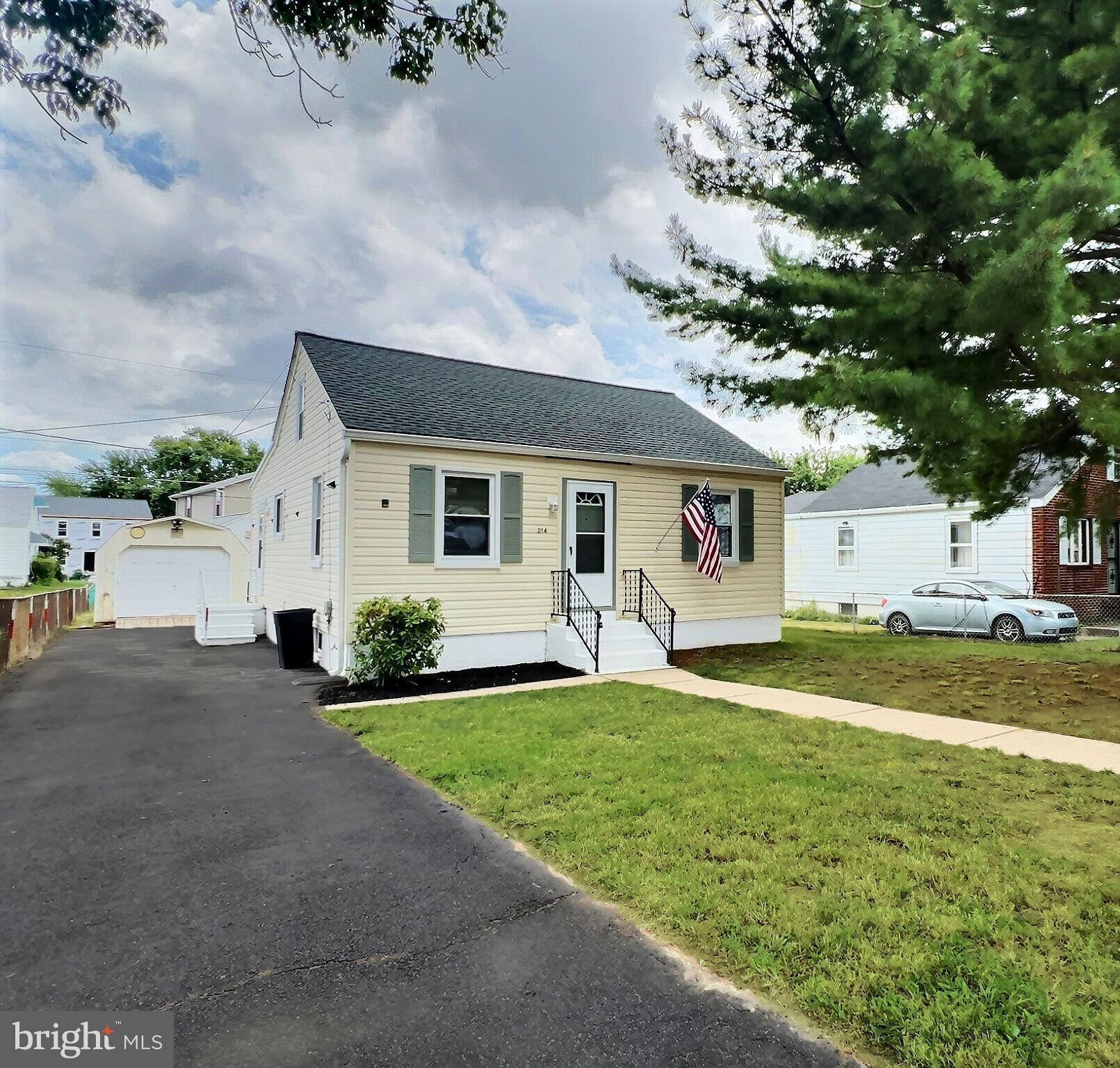 Front view with Driveway